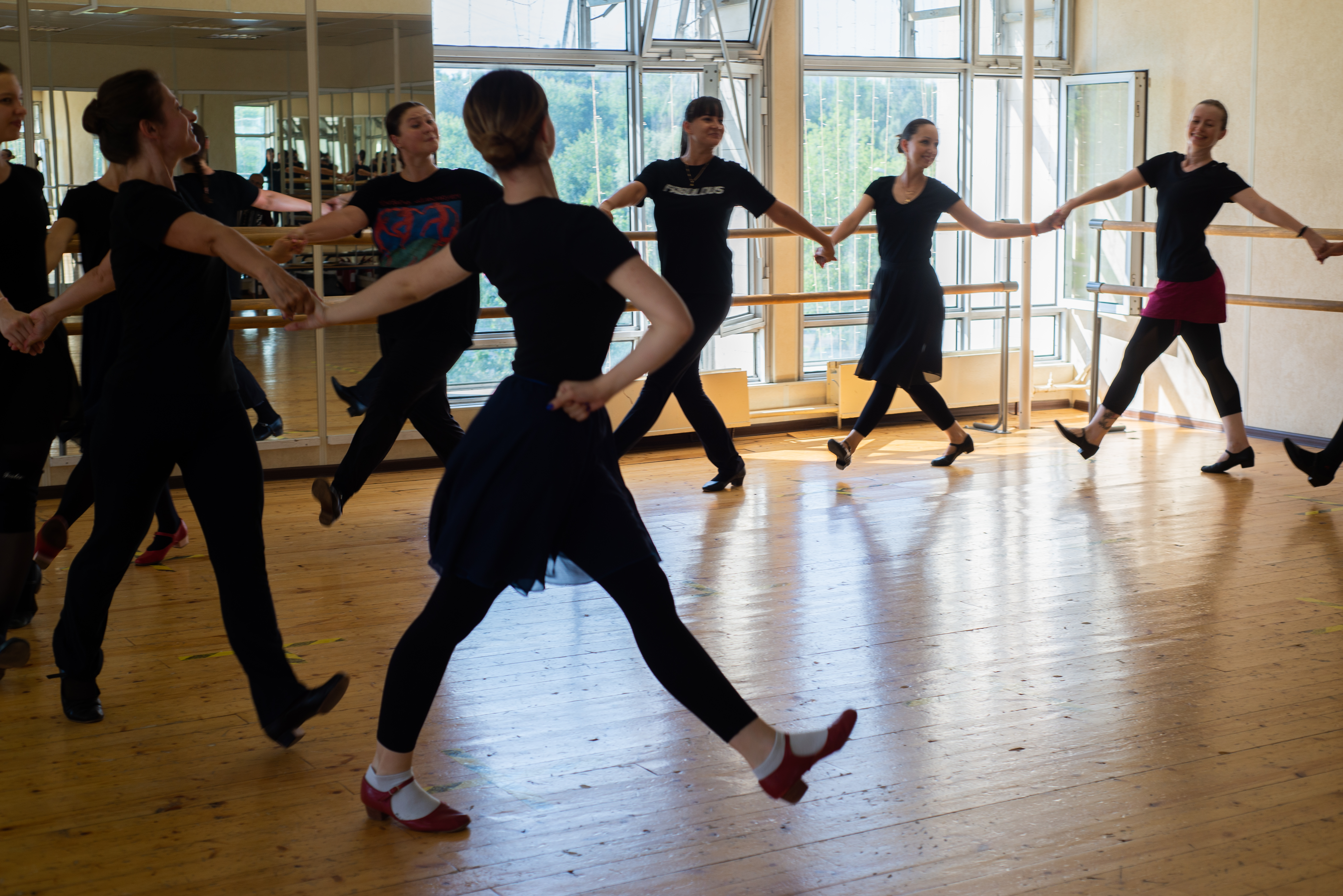 Русский танец: этюды для младших и средних школьников